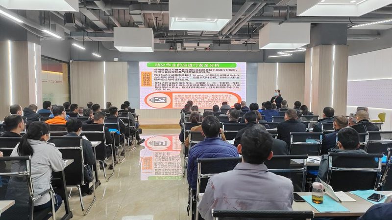 目前，叉车证查询主要通过官方网站进行。以下是一些常见的叉车证查询官网：