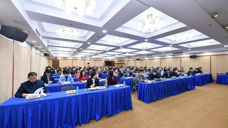 小标题：建造师职业前景与市场需求